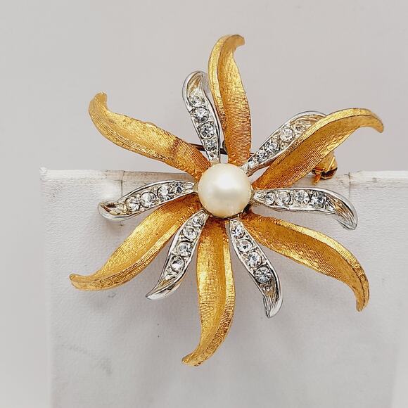 Judy Lee Gold Silver Flower Brooch Faux Pearl Rhinestone Vintage Pin - Picture 1 of 8